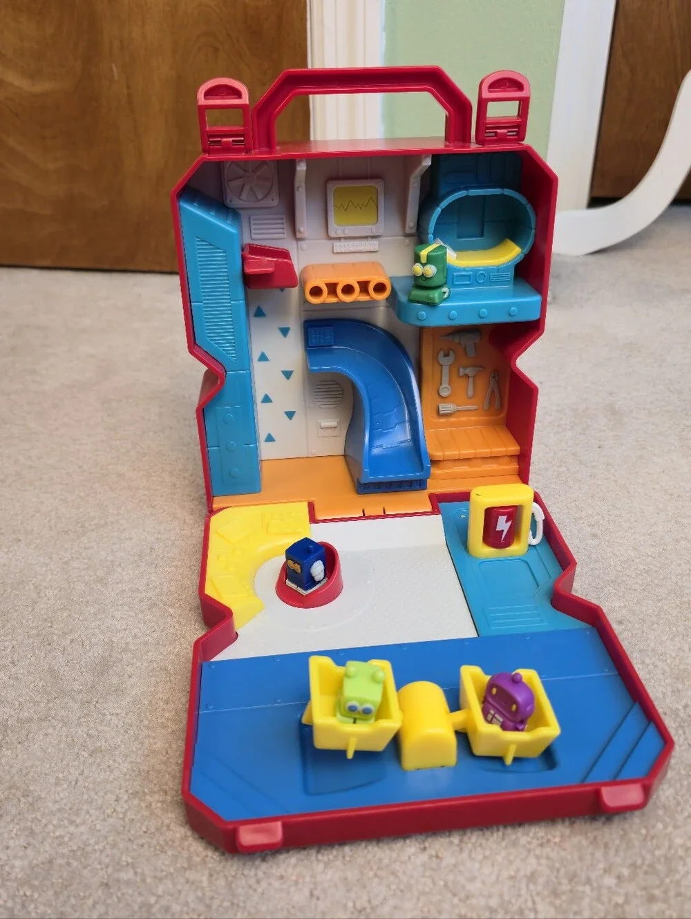 Lakeshore Carry Around Robot Town Playset & Robot Figures